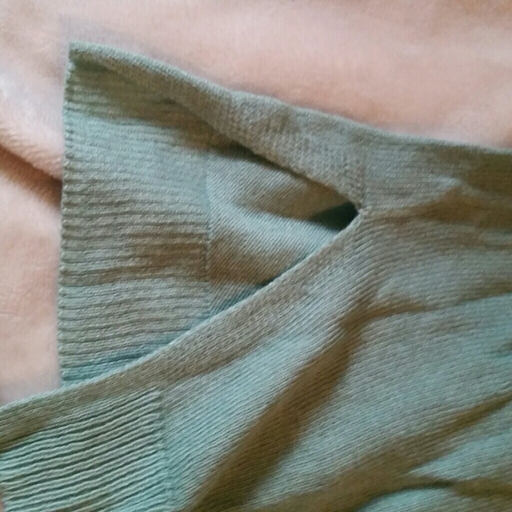 Outback Red Green Ombre Pullover - image 4